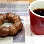 Mister Donut - ボン・デ・ショコラ129円、コーヒー270円