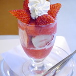 フルーツパーラーフクナガ - いちごパフェ