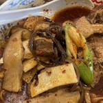 中国大明火鍋城 - 牛肉､椎茸､筍､ネギ､キクラゲ､唐辛子(大量)