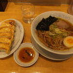 ぎょうざの満洲 - 料理写真: