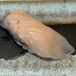 六緑 - 　サワラの炙り