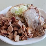 とりの助 - 料理写真:肉マシマシチャーハン