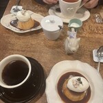 ペコリ - 別腹スイーツは迷ったけどプリンにしました
                                昔ながらのプリン？？硬めで甘さ控えめでおいしい♪