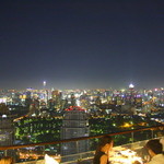 Vertigo & Moon Bar - バンコクを360度見渡せる。日本人にも人気の超高層ホテル、バンヤツリー・バンコクの61階にあるVertigoからの夜景。