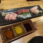 鶏三郎 - 刺身三種盛