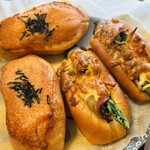 マルキンベーカリー - 料理写真:明太フランスとアスパラベーコン何ちゃらψ(｀∇´)ψ