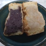 御座候 - 左が赤餡、右が白餡。