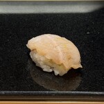 鮨と天草大王 天音 - 穴子　対馬産の生で食べられるものを少し炙っている