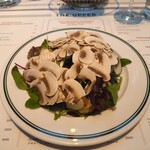 THE UPPER - 前菜のマッシュルームのサラダ