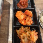 焼肉一七三 - キムチ盛り合わせ