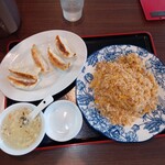 餃子唐や - 料理写真:叉焼チャーハン スープ付　肉汁餃子　