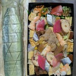 京極寿司 - 鯖棒寿司 2,700円（以下税込）と江戸前ばらちらし 4,320円。 