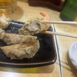 餃子飯店 - 海老餃子には1匹ゴロっと入ってます！