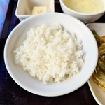 中華ごはん れんげ食堂 - 少し固めに炊かれた"ご飯"が好みのタイプ。