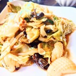 中華ごはん れんげ食堂 幡ヶ谷店 - イカも野菜がたっぷり。黒い粒が豆鼓。