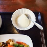 中華ごはん れんげ食堂 - デザートの"杏仁豆腐"。