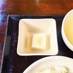 中華ごはん れんげ食堂 - 箸休めの"冷奴"。