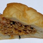 Pane Volare - タイ風そばめしパン断面