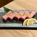 黒毛和牛タンとハラミ 焼肉龍 - 