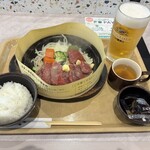 三田屋本店 －やすらぎの郷－ - 黒毛和牛ステーキ Ｌと生ビール