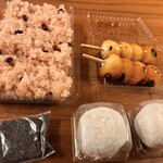 梅香亭 - 購入した赤飯大、甘辛団子、苺大福