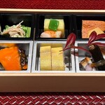 個室会席 北大路 - 菜の花胡麻浸し
柚子豆腐 海老 慈姑かすてら
槍烏賊詰め寿司 出汁巻き玉子
鰆うに焼き
むかご板半公魚(わかさぎ)昆布巻き