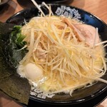 町田商店 - ネギ塩豚骨ラーメン