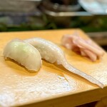 寿し辰 - ヒラメとエンガワ
      今日のヒラメも身が締まってておいしかったな〰️♡
      エンガワも甘〰️い♡(๑´ڡ`๑)ｳﾏ~