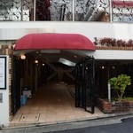 Ashiya Romansu - ビルの北側でお店への入口