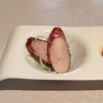 中国飯店 富麗華 - 前菜三種盛り合わせ①腸詰(至近距離)