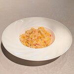 中国飯店 富麗華 - 牛蒡と紅芯大根のチャーハン