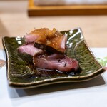 うを徳 - 2026.1 新湊産鰤（ぶり）藁焼き にんにく玉葱ソース