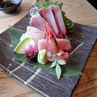 金澤旬料理 八兆屋 駅の蔵_0