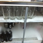 いさご - ホッピーとビールジョッキは冷蔵ケースから自分で取り出す