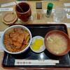 ぶた丼のとん田