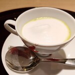 蓬左茶寮 - エンドウ豆のすり流し、カプチーノ仕立て