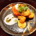 蓬左茶寮 - 天然トラフグの唐揚げ 、トマトとチーズのサラダ、クワイチップス添え