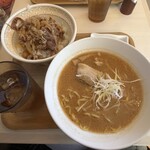 すき家 - 料理写真:すき家の味噌ラーメン牛丼セット 並盛(税込1,160円)