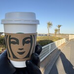 スターバックスコーヒー - ドリンク写真:すぐそこは海