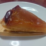 Tarterie PETITE USINE - タルト・タタン　550円