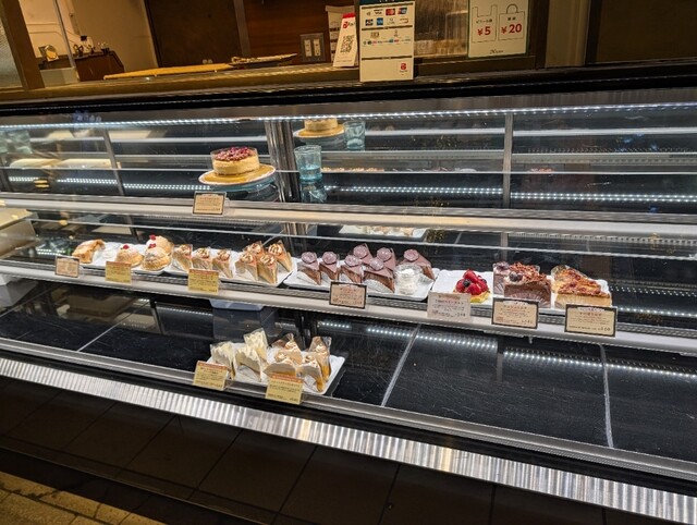 MOZART Jiyuugaoka kitaguchi baiten - Jiyugaoka/Cake | Tabelog