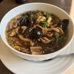 四川 郷土菜 シャンバァロウ - 色々キノコのあんかけ汁麺