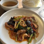 四川 郷土菜 シャンバァロウ - 鴨ムネ肉のピクルス唐辛子甘辛炒め