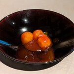 中国飯店 富麗華 - 揚げ豆腐の甘酢ソース(至近距離)