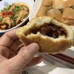 添好運 日比谷店 - ベイクドチャーシューパオの中