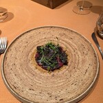 モノリス - 4皿目
      熊本県産馬肉のカルパッチョ