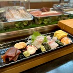 寿し辰 - お刺身盛り合わせ
      漬けマグロ、あん肝、茹でタコ、鯛、味噌の紫蘇巻き、カンパチ、〆鯖、玉子。
      カンパチがめっちゃうまかったなー♡
      青森産のあん肝もねっとり濃厚♪
      寿し辰の漬けマグロも大好き♡