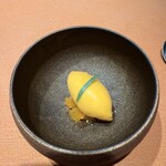 モノリス - 9皿目
      みかんのシャーベット、エストラゴン。