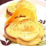 Eggs 'n Things Waikiki Beach Eggspress - エッグベネディクト+カフェ 2084円 のエッグベネディクト