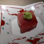 ことわりをはかるみせ ばんどう - メジマグロ　山葵、醤油の仄かな香り、塩が効いている